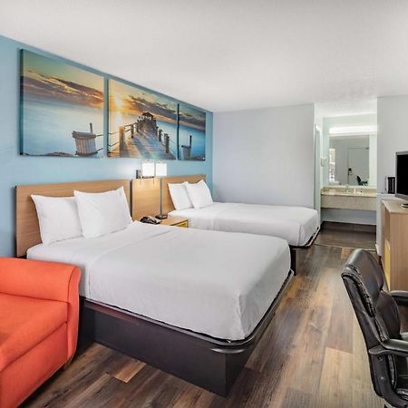 Days Inn By Wyndham Pensacola I-10 Ferry Pass Экстерьер фото
