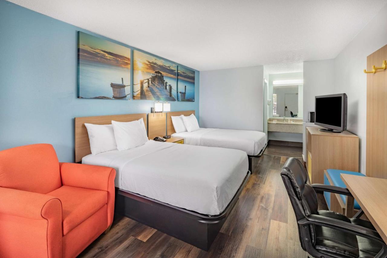 Days Inn By Wyndham Pensacola I-10 Ferry Pass Экстерьер фото