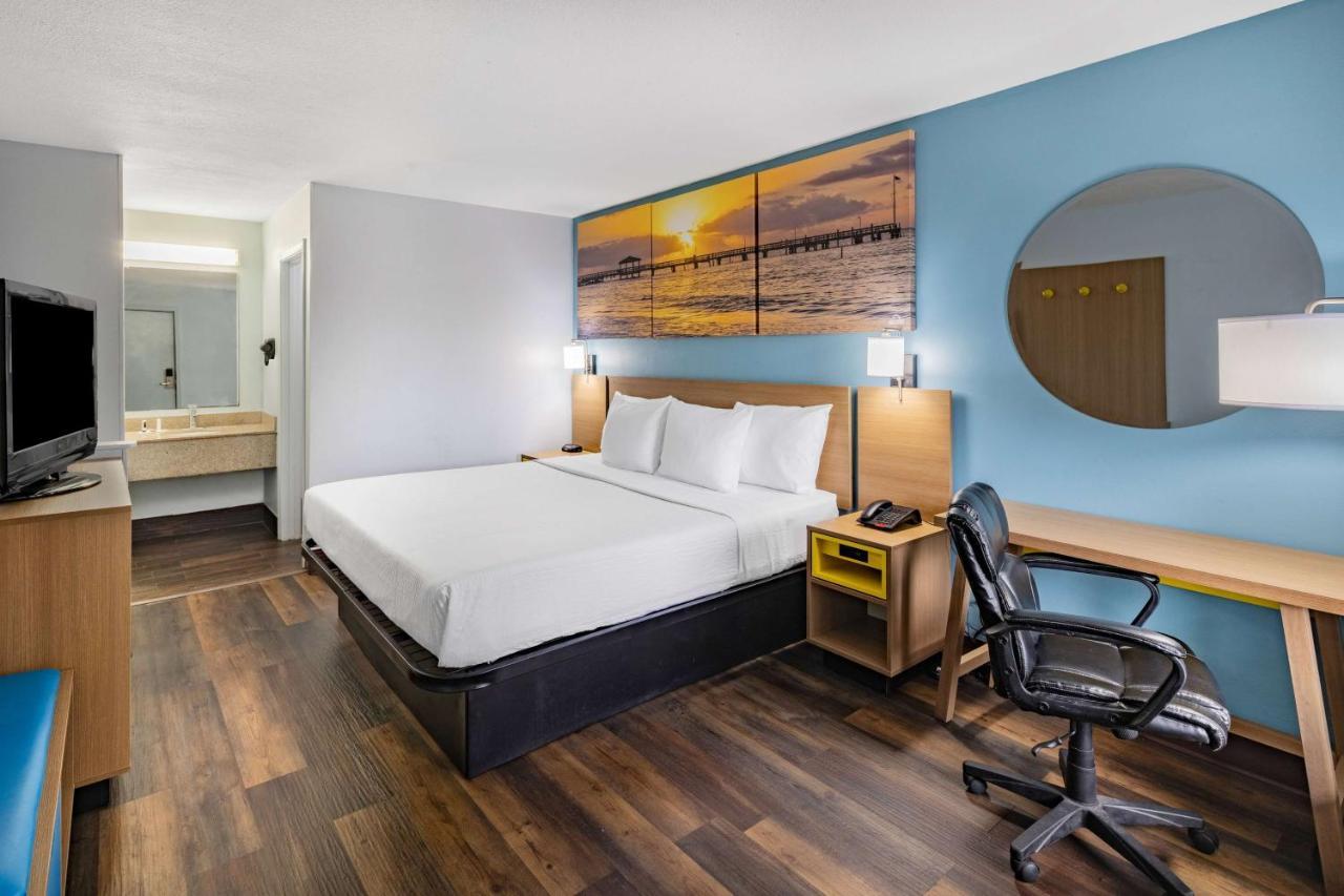 Days Inn By Wyndham Pensacola I-10 Ferry Pass Экстерьер фото