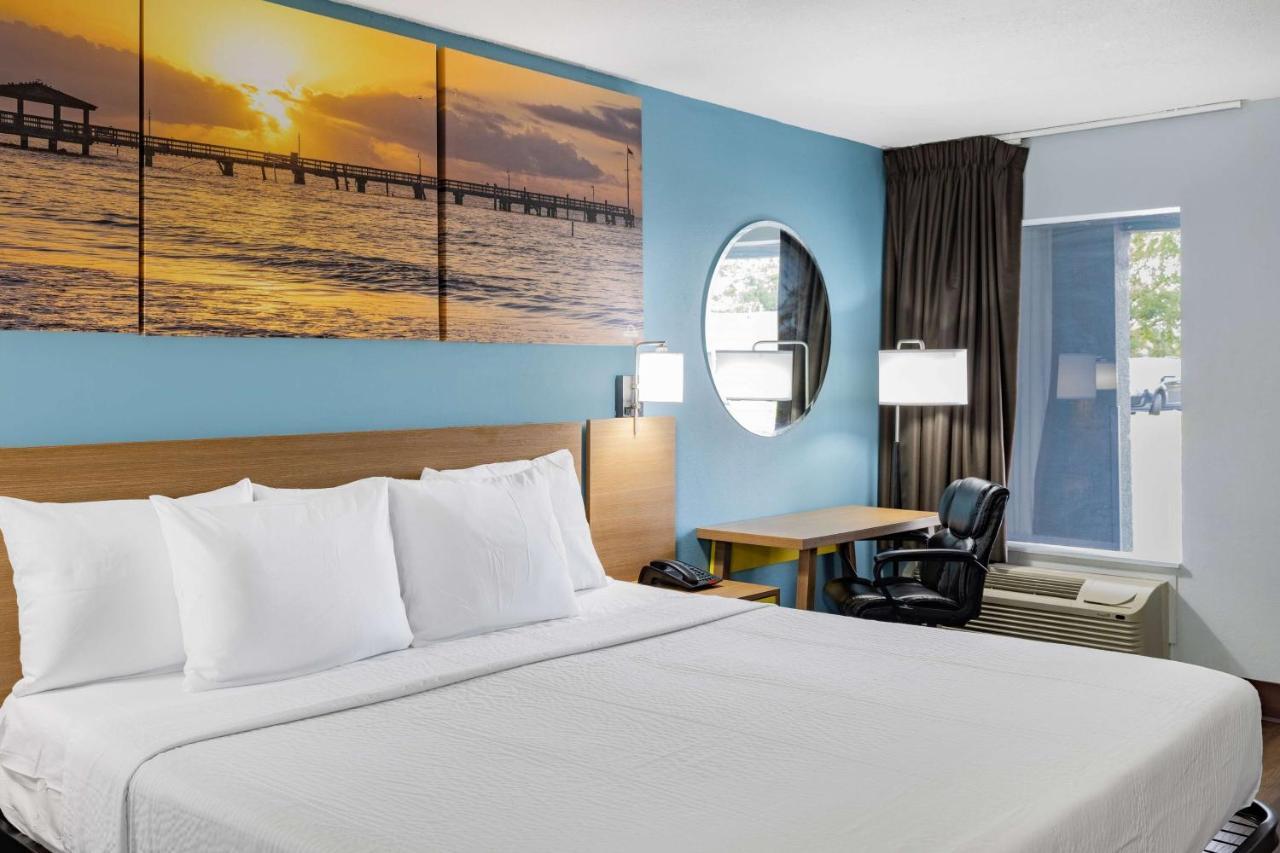 Days Inn By Wyndham Pensacola I-10 Ferry Pass Экстерьер фото