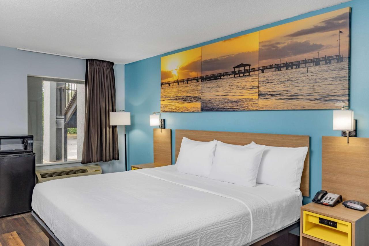 Days Inn By Wyndham Pensacola I-10 Ferry Pass Экстерьер фото