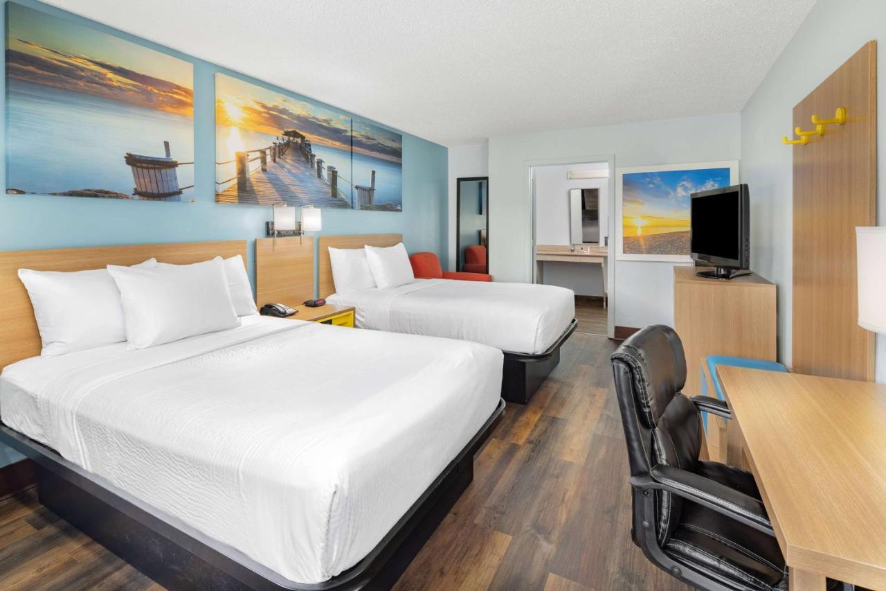 Days Inn By Wyndham Pensacola I-10 Ferry Pass Экстерьер фото