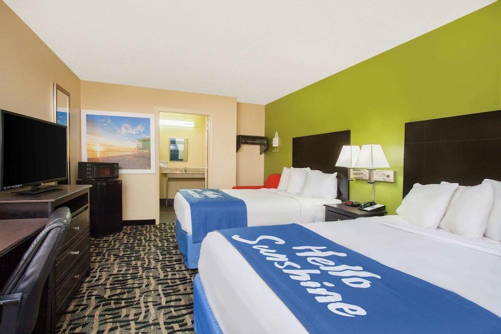 Days Inn By Wyndham Pensacola I-10 Ferry Pass Экстерьер фото
