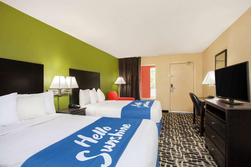 Days Inn By Wyndham Pensacola I-10 Ferry Pass Экстерьер фото