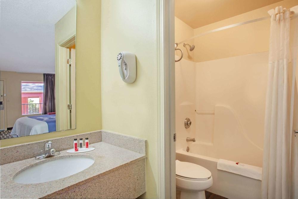 Days Inn By Wyndham Pensacola I-10 Ferry Pass Экстерьер фото