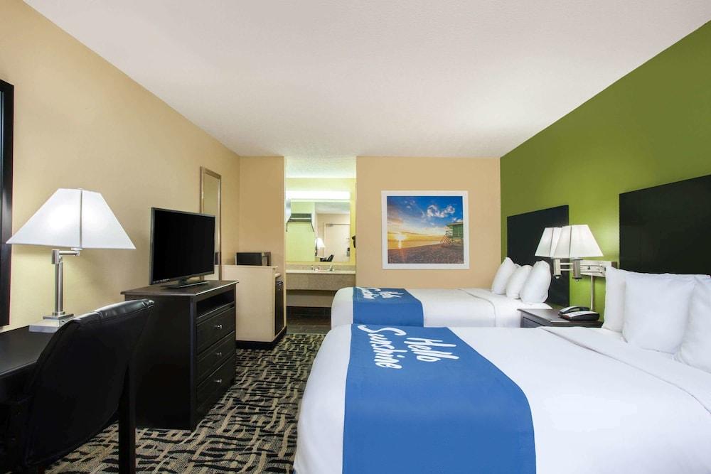 Days Inn By Wyndham Pensacola I-10 Ferry Pass Экстерьер фото