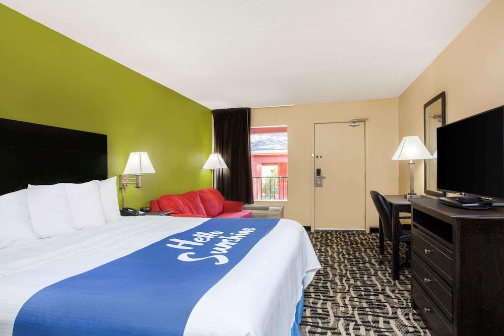 Days Inn By Wyndham Pensacola I-10 Ferry Pass Экстерьер фото