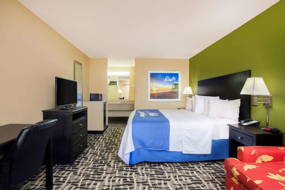 Days Inn By Wyndham Pensacola I-10 Ferry Pass Экстерьер фото