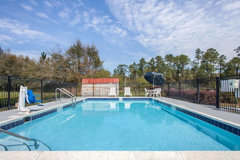 Days Inn By Wyndham Pensacola I-10 Ferry Pass Экстерьер фото