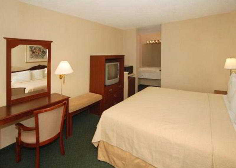 Days Inn By Wyndham Pensacola I-10 Ferry Pass Экстерьер фото